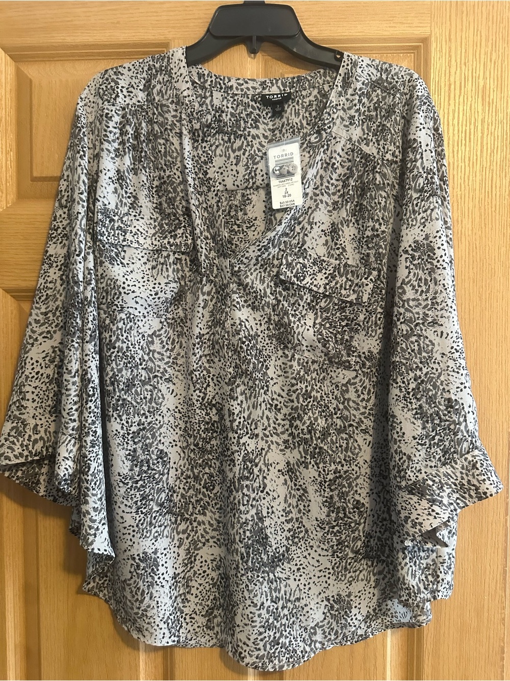 torrid Black & White Abstract Dotted V-Neck Blouse